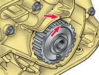 Проверка совпадения установочных меток на шкиве распределительного вала и задней защитной крышке 